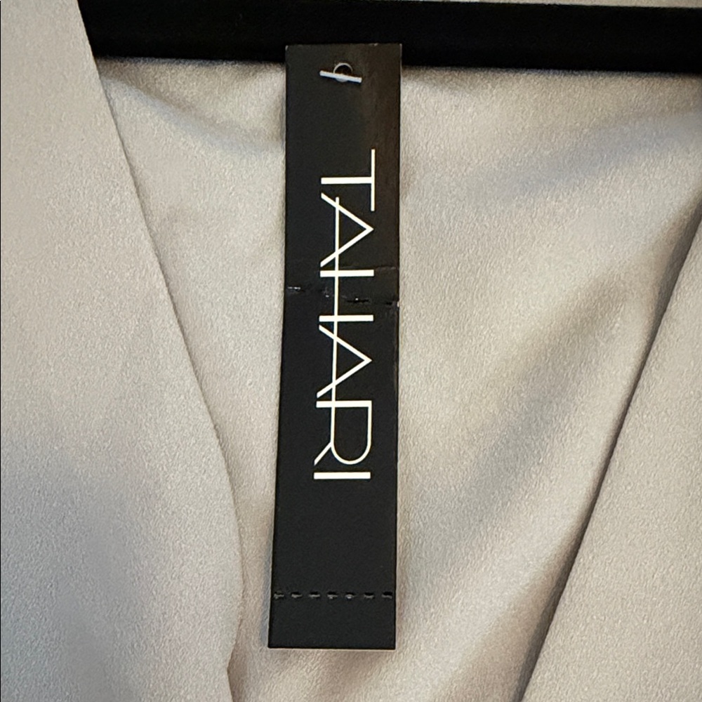 Tahari Light Gray Sleeveless Top Medium M - Picture 10 of 11